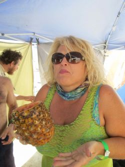 Oceienne with pineapple